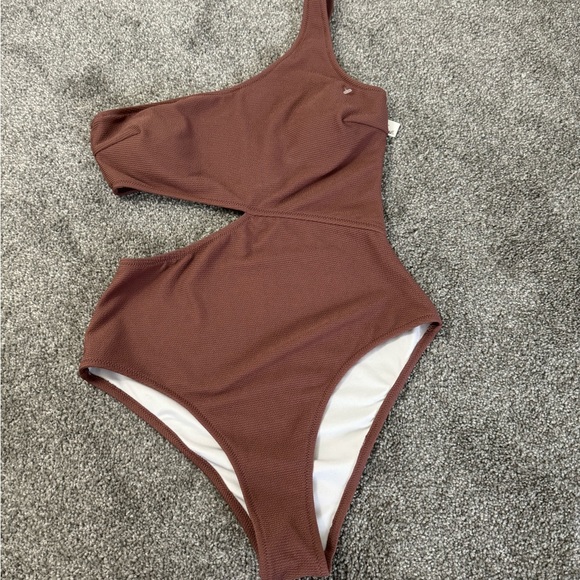 New with tags Cupshe Ribbed Cutout One Shoulder one piece swimsuit in size M - Picture 3 of 7